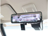 『1台』のお車に対して、3名体制で日々議論を重ね仕入れを行っております。