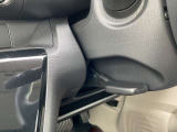 チルトステアリングレバーです。座高に合わせてハンドルの高さが調整出来ます。