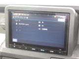 ナビゲーションは純正8インチメモリーナビ(VXM-245ZFEi)を装着しております。AM、FM、Bluetooth、フルセグTVがご使用いただけます。初めて訪れた場所でも安心ですね!
