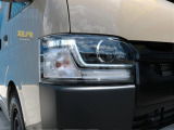 Bi-BeamLEDヘッドランプ装着。前方を明るくムラなく照らします!