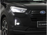 白く明るい光で夜間走行の安心感を高めるLEDヘッドランプです。