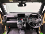 美しいデザインの運転席空に加えてUV&IRカット機能付きフロントガラスの面積や位置取りが良く、前方・右前・左前方向の視認性がいいですよ!