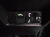 パーキングセンサーや横滑りを防ぐVSA等のスイッチ類は運転席の右側、手の届きやすい位置にあります。