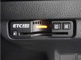 ◆ETC2.0装着◆進化したドライブ体験。料金収受システムだけだったETCが生まれ変わって、高速道路を賢く使うETC2.0に進化しました。多彩な情報サービスが便利で快適なドライブ体験を提供します。