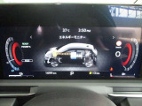 アドバンスドドライブアシストディスプレイが、e-POWERドライブには欠かせないバッテリーやエンジンの状態をはじめ、車の機能設定や作動状況など、様々な情報を表示し快適で安全なドライブをサポートします。