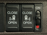 【両側パワースライドドア】両側がパワースライドドアになっており、運転席のスイッチやスマートキーでも開閉が可能です!開口部も広いので乗り降りも楽々♪