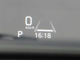 カラーヘッドアップディスプレイ付き。少ない視線移動で情報を確認できるので、運転の疲労軽減に繋がりますよ♪