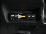 ◆ETC2.0装着◆進化したドライブ体験。料金収受システムだけだったETCが生まれ変わって、高速道路を賢く使うETC2.0に進化しました。多彩な情報サービスが便利で快適なドライブ体験を提供します。