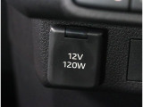 12V・120Wの電源ソケットが付いているので、スマートフォンの充電が可能です!!