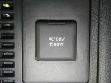 【電源コンセント】非常時やキャンプなどに役立つAC100V/1500Wコンセント付きです。