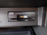 ETCなら高速道路をスイスイと通過!!クルマは料金所をノンストップで通過することができます!