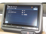 ナビゲーションは純正8インチコネクトナビ(VXM-245ZFEi)を装着しております。AM、FM、Bluetooth、フルセグTVがご使用いただけます。初めて訪れた場所でも安心ですね
