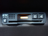 ■【ETC車載器】が装備されています。セットアップをしてお渡しとなり、ETCカードを差し込むだけで高速道路の利用が可能です。
