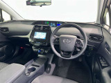 運転席まわりです。 各操作スイッチは使いやすい位置に配置されてます。