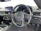 運転席まわりです。 各操作スイッチは使いやすい位置に配置されてます。