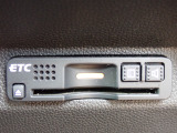 ■【ETC車載器】が装備されています。セットアップをしてお渡しとなり、ETCカードを差し込むだけで高速道路の利用が可能です。