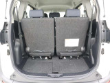 大きく開き荷物が積みやすい シートは収納できてスペースアップが可能です