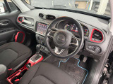 ステアリングを握ればJeepワールドが目の前に広がります!