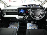 とても握りやすいステアリング!運転手の気持ちがそのまま伝わるかのような反応をしてくれます!小物入れや各ボタンの配置にこだわり、とても使いやすいです !視認性も良好なのでロングドライブもお任せ下さい!