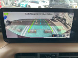 ナビ画面にアラウンドビュ-モニタ-の映像を映し出しています。  狭い場所での車庫入れをサポ-トしてくれる便利アイテムです。