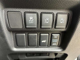 運転席右側には各種スイッチ、両側オートスライドドアの自動開閉のスイッチがあります!