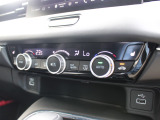オートエアコンなので設定した温度で車内の温度を保ってくれます♪