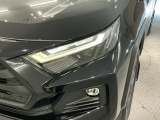 LEDヘッドライトは、点灯の瞬間から最大光量を発揮し、突然暗くなるトンネルなどでの安定感を高めます。