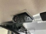 日産オリジナルドライブレコーダー(フロント+車室内)走行中の幅寄せ対策や後方撮影(リヤガラス越し)にも対応してます。