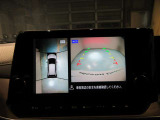 空から見ているような視点でクルマの周囲が確認できるモニター。クルマの真上から見ているかのような映像によって周囲の状況を知ることで駐車を容易に行うための支援技術です