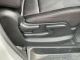 快適に運転できるドライブポジション!シートリフターもあるので無理のない運転姿勢がとれます。