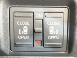 【両側パワースライドドア】スマートキーや運転席のスイッチで後席両側スライドドアの開閉が可能♪電動だから力を入れてドアを開ける必要が無く、小さなお子様でも簡単に開け閉めでき快適です♪