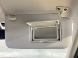 【運転席サンバイザー】鏡が付いているのでメイク直しなどにも便利★