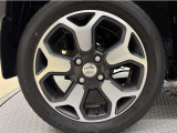 アルミホイール付き!「純正」なので車のデザインともマッチしています。お洒落は足元から。。。といいますから♪