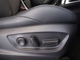 パワーシート搭載。微妙な調整が手軽にでき、ピッタリのポジションで運転することが可能です。