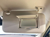 【運転席サンバイザー】鏡が付いているのでメイク直しなどにも便利★