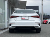 スッキリしたリアスタイルは、高級感を醸し出し後続車にしっかりアピールします。