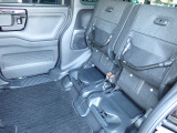 ◆チップアップ&ダイブダウン機構付【ULTR SEAT】は後席座面を左右分割で跳ね上げることができます。トランクで積載できない背の高い荷物をラクラク収納できます。ホンダ車ならではの人気装備です。