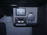 充電用USB端子/100Wまで使えるAC100Vコンセント