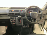 分かりやすく操作しやすい運転席まわりです☆