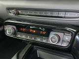 左右独立温度コントロールフルオートエアコンです。運転席、助手席それぞれで独立して温度設定ができます。冷え性の方が乗っても安心ですね♪