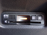 ■【ETC車載器】が装備されています。セットアップをしてお渡しとなり、ETCカードを差し込むだけで高速道路の利用が可能です。
