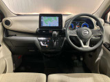 運転席からの視界が左右に広く隅々まではっきりと見えます!クルマの前端も把握しやすく安心です!