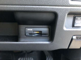 すっきりビルトインETCはもちろん2.0。特定のICで途中下車も可能。高速道路ではさまざまな道路情報を画面にカットイン