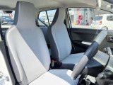 運転席シート廻りは使用感も少なく、良好な状態となっています。前オーナー様が丁寧に使っていたことがよくわかりますね。
