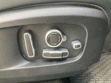 【16way電動調節フロントシート メーカーop￥141,000-】クッション前後、クッションチルト、電動リクライニング、電動クッションボルスター、4ウェイランバーの調節で最適なポジションで運転をお楽しみいただけます