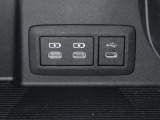 【充電用USB端子】デバイスの充電に便利です。※実際の接続端子は写真で確認or店舗までご気軽にお問合せください♪