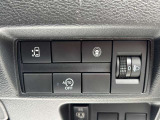 運転席右下のスイッチで各機能の切り替えや操作ができます。