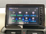 日産純正9インチメモリーナビ(MM223D-L)装備。スマートフォンによる部分地図更新、Bluetooth接続での音楽視聴、快適な画面操作と高音質なオーディオ再生。