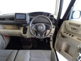視界良好、操作しやすい運転席です。
