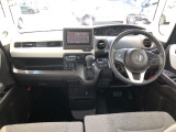 【インパネ全体】手が届きやすく、どなたでも運転しやすいです。シンプルで使いやすい設計になっています!